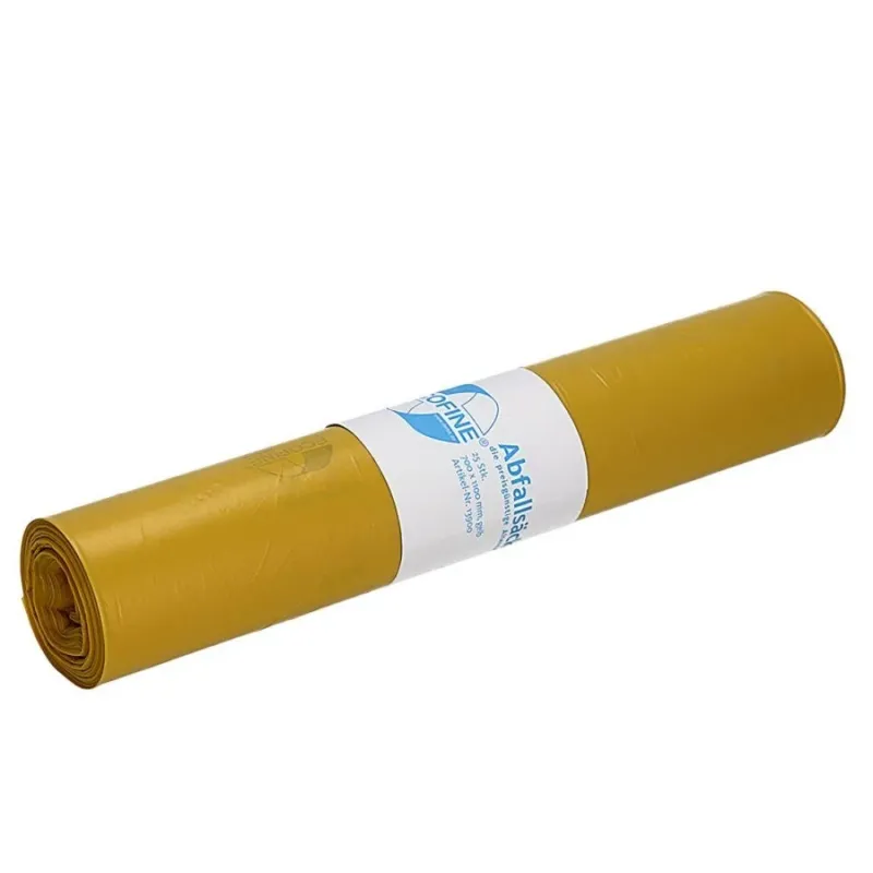 Ein gerollter 120L gelber DEISS ECOFINE® Abfallsack von EMIL DEISS KG (GmbH + Co.) aus Recycling-LDPE/LLDPE, mit einem weiß-blauen Etikett, auf weißem Grund - ideal für umweltfreundliche Abfallentsorgung.