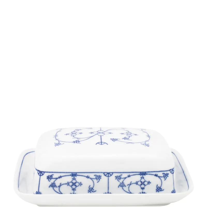 Porzellanschale mit Deckel in klassischem Design. Die Schale ist rund und zeigt filigrane, blaue Verzierungen auf weißem Hintergrund. Die Ornamente sind symmetrisch angeordnet und verleihen der Schale einen eleganten Look. Ideal für die Aufbewahrung von Lebensmitteln oder als dekoratives Element auf dem Tisch. Die Schale hat einen flachen Boden und leicht geschwungene Seiten.