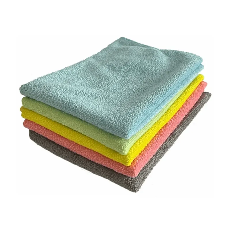 Ein Stapel Arcora TOP-LINE Mikrofasertücher der Arcora International GmbH, gefertigt in leuchtendem Blau, Gelb, Grün, Pink und Grau von Reinigungstüchern. Diese 40 x 40 cm großen Tücher eignen sich perfekt für empfindliche Oberflächen und erfüllen alle Reinigungsanforderungen.