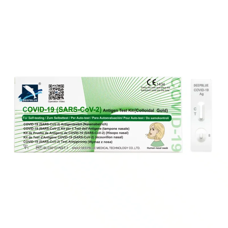 Ein tiefblaues LAIENTEST 1er COVID-19-Antigen-Schnelltestkit von Altruan ist neben einem COVID-19 Ag"-Testgerät mit sichtbarem Ergebnisfenster abgebildet; die Verpackung enthält eine mehrsprachige Anleitung für die Selbsttestung zu Hause.