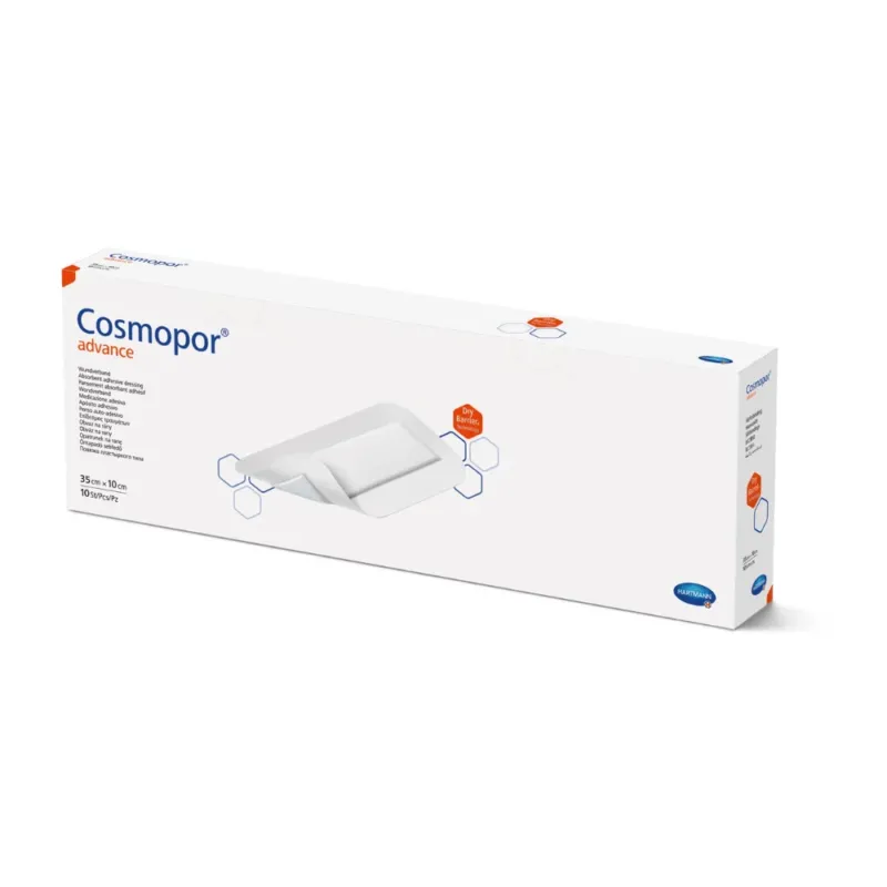 Eine rechteckige weiße Schachtel mit Hartmann Cosmopor® Advance Post-OP-Verband - versch. Größen von Paul Hartmann AG wird ausgestellt. Auf der Verpackung sind der Produktname Post-OP-Verband, ein Teilbild des Verbands im Einsatz und ein Text in Rot und Blau zu sehen. An den Kanten der Schachtel befinden sich sechseckige Designelemente, die für die fortschrittliche DryBarrier-Technologie werben.