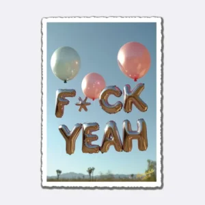 Postkarte mit bunten Ballons vor Himmel mit Schriftzug "F CK YEAH"