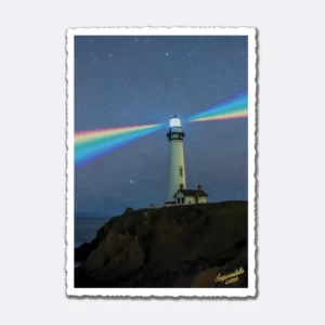 Postkarte mit Leuchtturm und Regenbogenstrahlen vor Sternenhimmel mit Schriftzug "Impossible Cards"