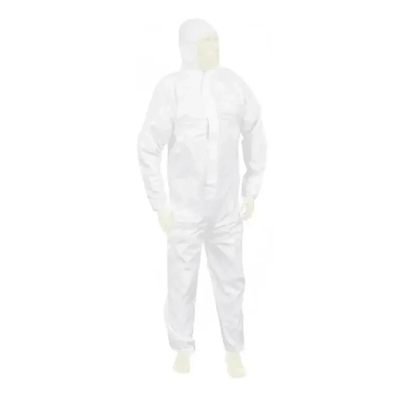 Eine Person trägt einen weißen Meditrade Suavel® Yeti Schutzanzug mit Kapuze, der den Körper vollständig bedeckt, und steht vor einem weißen Hintergrund. Der Anzug wirkt leicht und auf Sicherheit ausgelegt.
