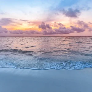 Spritzschutz-Bewölkter Sonnenuntergang am Strand
